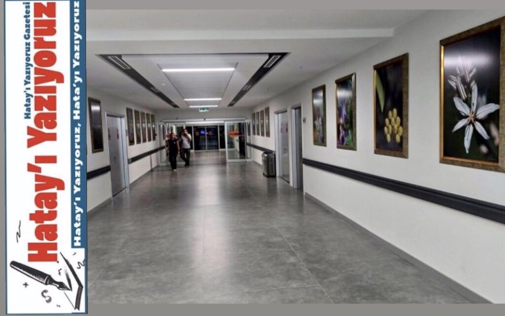 FOTOĞRAF SANATÇISI BİR HASTANE KORİDORUNDA SERGİ AÇTI